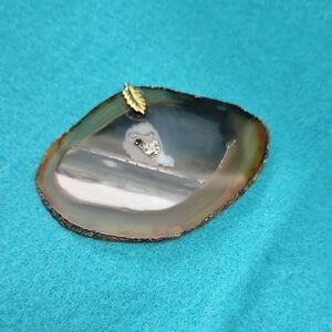 Elegant Agate Pendant with Gold Leaf Accent